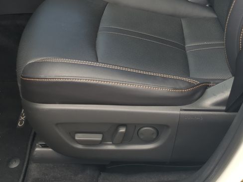 Certified 2025 MAZDA CX-70 Plug-In Hybrid w/ Premium Pkg AWD/4WD image 19