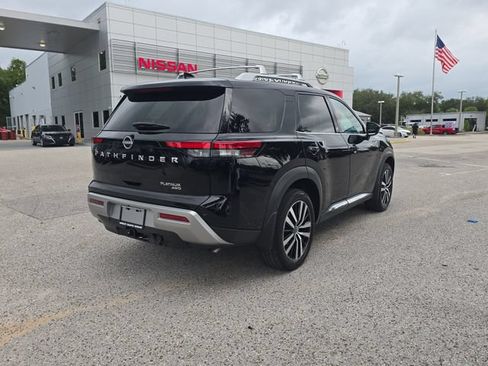 Certified 2025 Nissan Pathfinder Platinum w/ Cargo Package AWD/4WD image 8