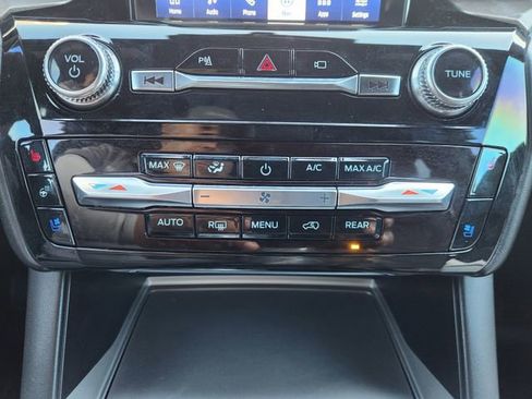 Used 2023 Ford Explorer Platinum w/ Technology Package image 19