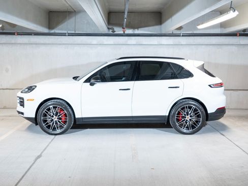 Certified 2024 Porsche Cayenne S AWD/4WD image 2