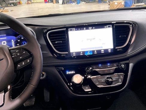 New 2026 Chrysler Pacifica Select image 7