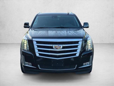 Used 2020 Cadillac Escalade Luxury RWD image 2