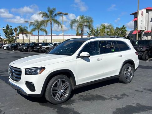 Used 2025 Mercedes-Benz GLS 450 4MATIC image 1