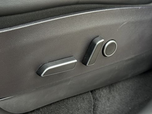 Used 2022 Tesla Model Y Performance image 49