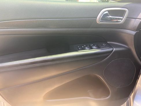Used 2018 Jeep Grand Cherokee Altitude RWD image 17