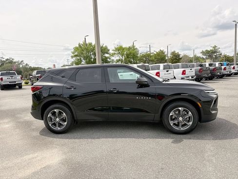 Used 2025 Chevrolet Blazer LT FWD image 2