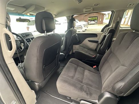 Used 2016 Dodge Grand Caravan SE w/ Quick Order Package 29E SE FWD image 6