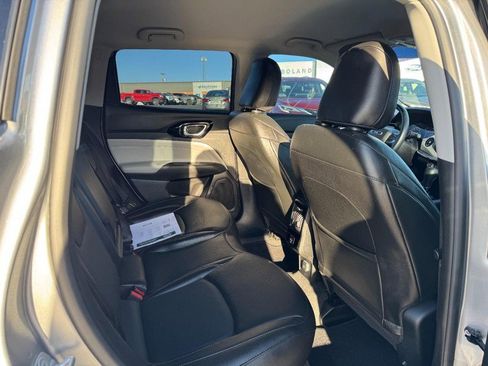 Used 2022 Jeep Compass Limited image 10