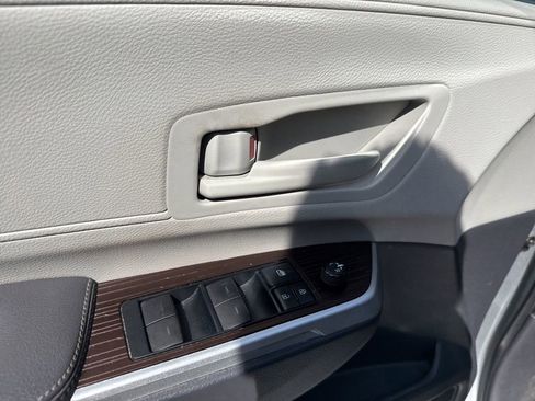Used 2021 Toyota Sienna LE FWD image 24
