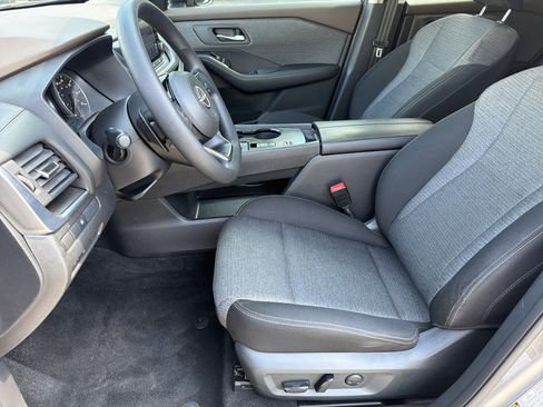 Used 2023 Nissan Rogue SV FWD image 9