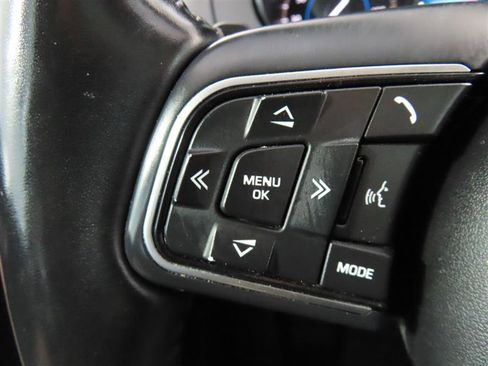 Used 2020 Jaguar F-PACE Premium image 24