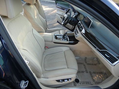 Used 2016 BMW 750i xDrive image 28