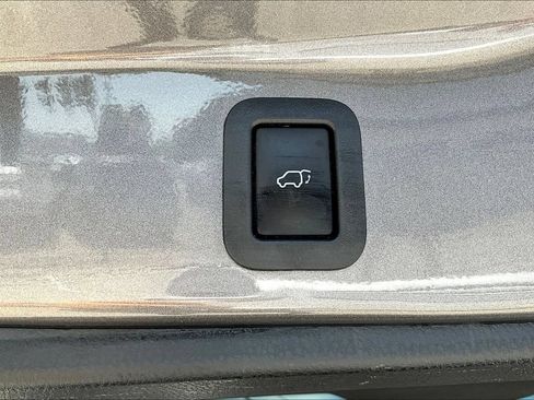 Used 2018 Toyota Highlander Limited AWD/4WD image 25
