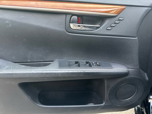 Used 2013 Lexus ES 300h w/ Luxury Pkg image 16