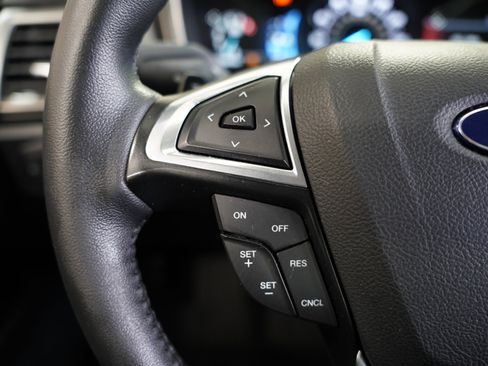 Used 2017 Ford Fusion SE w/ Fusion SE Technology Package image 15