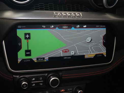 Used 2019 Ferrari Portofino RWD image 13