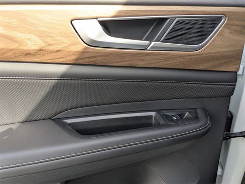 Used 2025 Volkswagen Atlas SE image 23