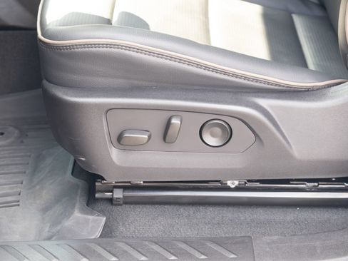 Used 2023 GMC Canyon Denali AWD/4WD image 12