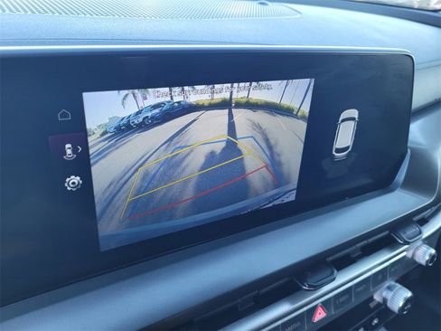 Used 2024 Kia Telluride LX image 17