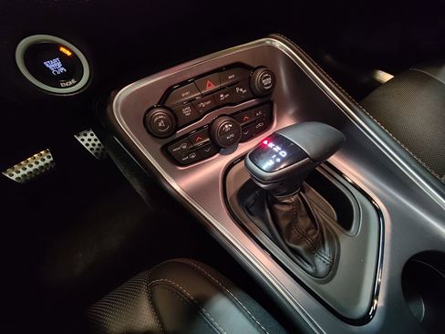 Used 2015 Dodge Challenger R/T Plus image 31