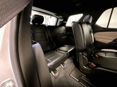 Used 2022 Chevrolet Traverse LS AWD/4WD image 17