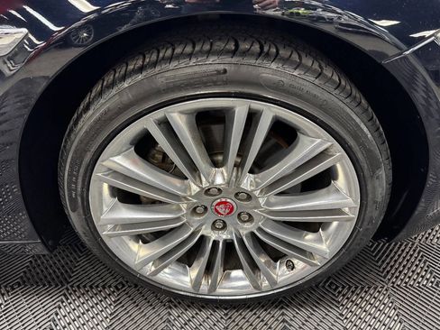Used 2016 Jaguar XJ R-Sport image 16