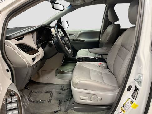Used 2017 Toyota Sienna XLE AWD/4WD image 20
