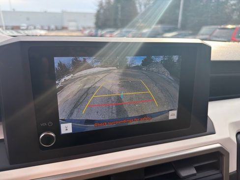 Used 2024 Toyota Tacoma TRD Off-Road image 25