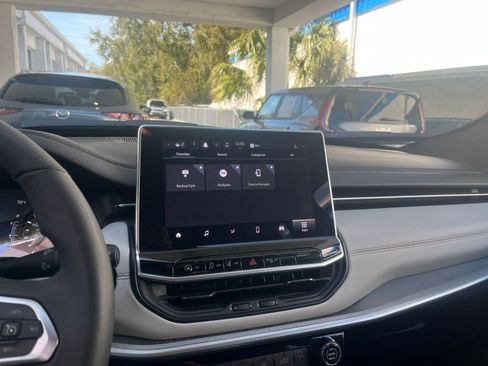 Used 2025 Jeep Compass Limited image 20