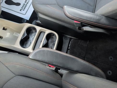 Used 2019 Chrysler Pacifica LX image 16