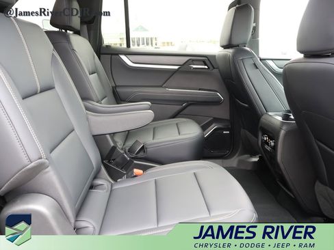 Used 2026 GMC Acadia Elevation w/ Elevation Premium Package image 12