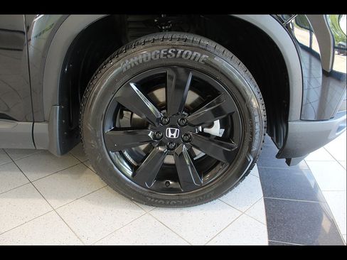 Certified 2025 Honda Pilot Black Edition image 10