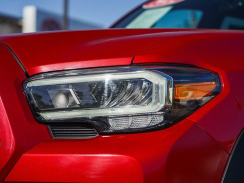 Certified 2022 Toyota Tacoma TRD Off-Road w/ Technology Package image 2