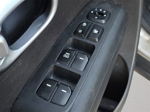 Used 2016 Kia Soul image 18