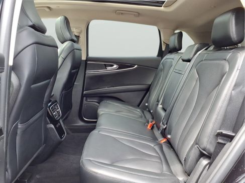 Used 2023 Lincoln Nautilus Reserve AWD/4WD image 23