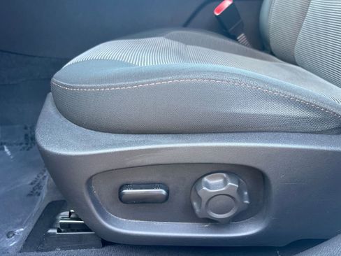 Used 2010 Ford Taurus SEL image 11