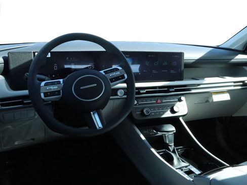 New 2026 Hyundai Tucson SE image 10