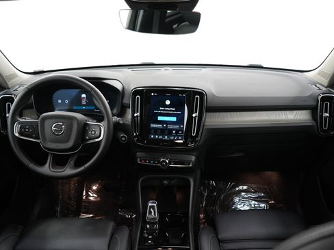 Used 2025 Volvo XC40 B5 Plus AWD/4WD image 13