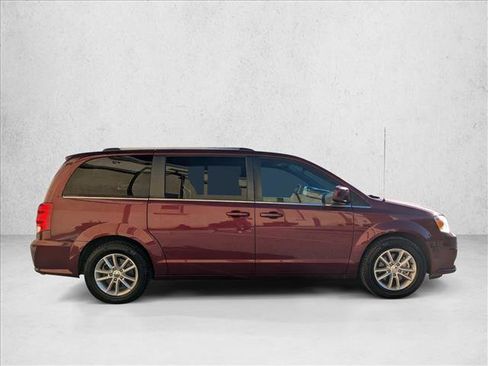 Used 2019 Dodge Grand Caravan SXT image 4