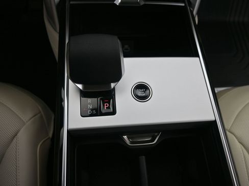 New 2025 Land Rover Range Rover SE image 29