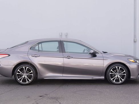 Used 2018 Toyota Camry SE image 24