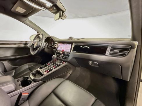 Certified 2024 Porsche Macan AWD/4WD image 17