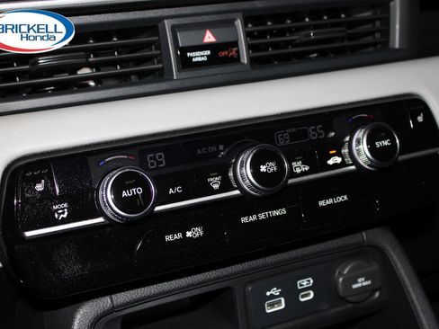 Used 2023 Honda Pilot Touring image 37