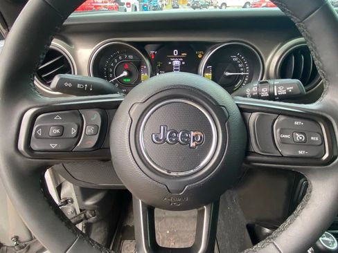 Used 2023 Jeep Wrangler Unlimited w/ Cold Weather Group AWD/4WD image 18
