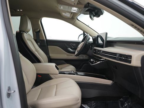Used 2025 Lincoln Corsair AWD w/ Towing Package image 13