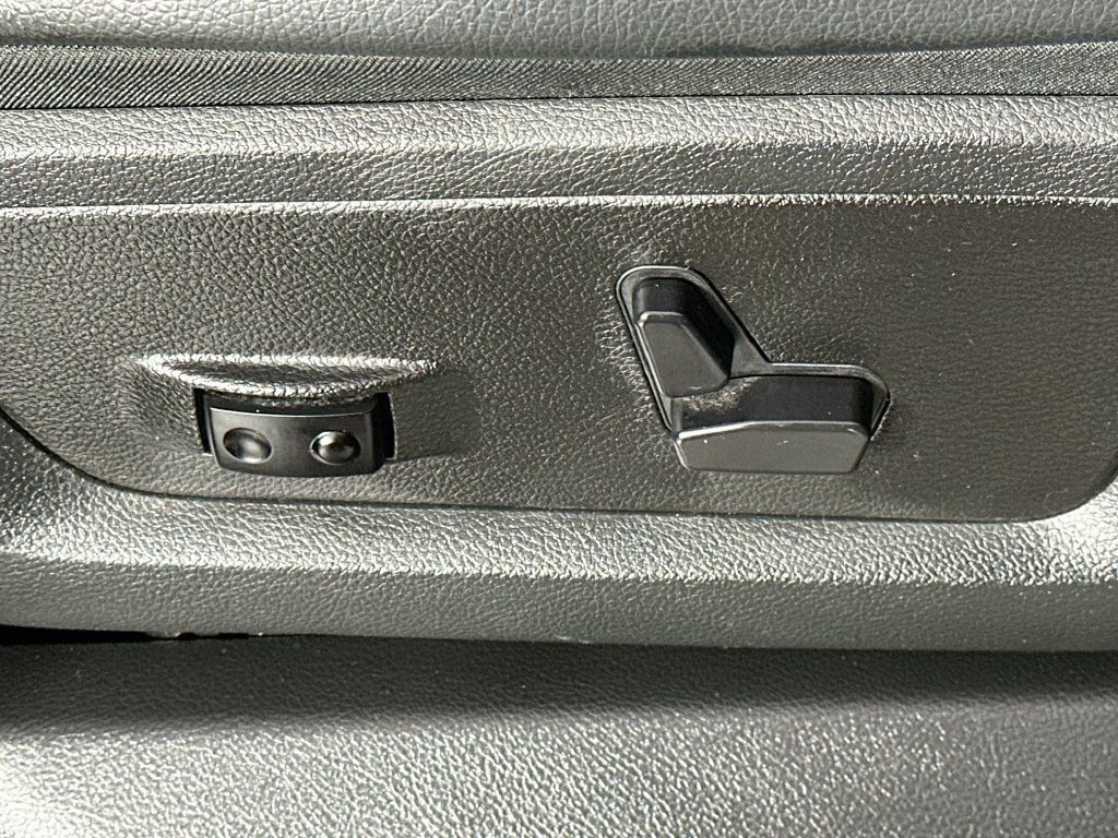 Used 2024 RAM 3500 Laramie AWD/4WD image 23
