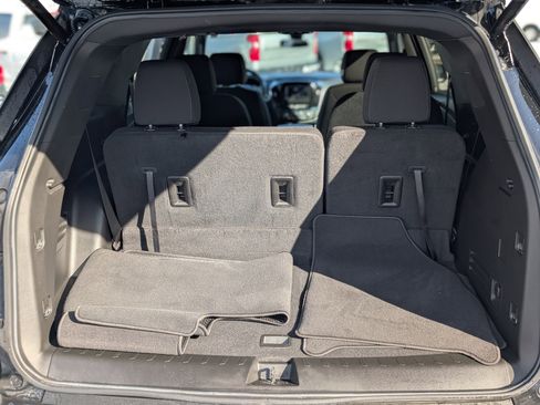 Used 2023 Chevrolet Traverse LT image 45