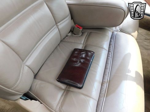 Used 1992 Lincoln Continental Executive image 26