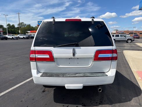 Used 2010 Lincoln Navigator 2WD image 3
