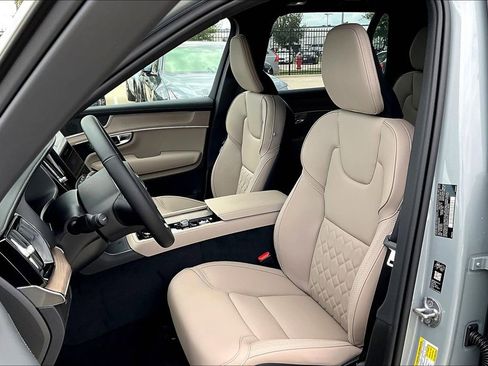 New 2026 Volvo XC90 B6 Plus w/ Protection Package Premier image 23